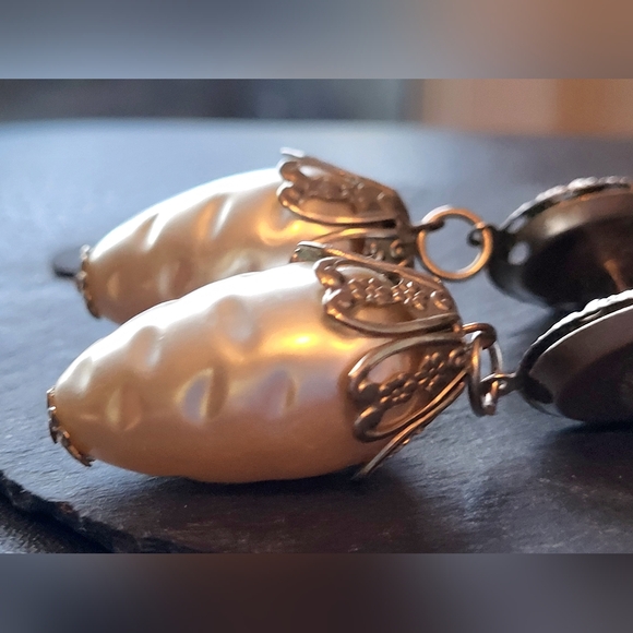 Vintage Pearl Earrings - Picture 5 of 6